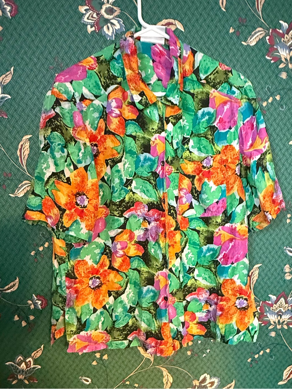 Vibrant Floral Short-Sleeve Shirt 100% silk!!